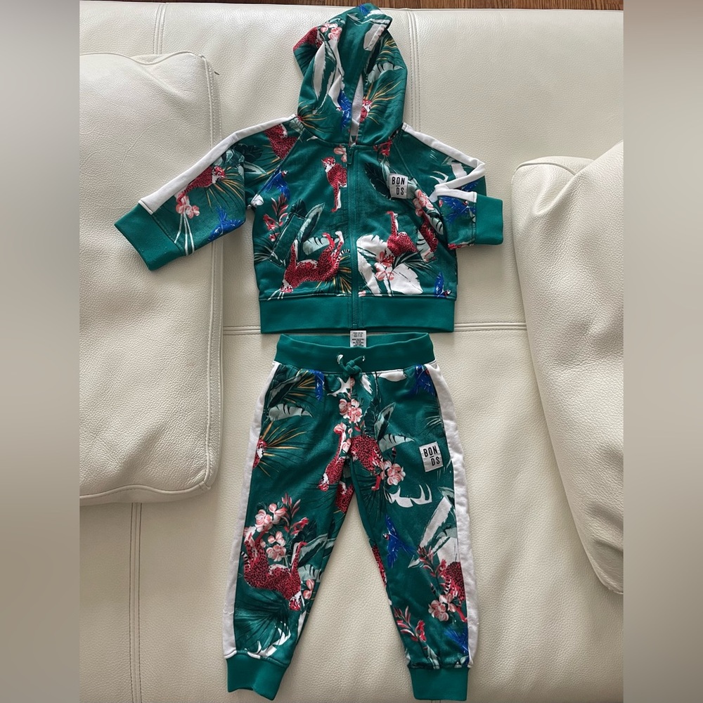 BONDS sweat pullover hoodie with pants 3Y